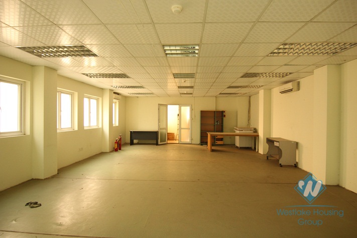 80 sqm office for rent in Ba Dinh district, Ha Noi